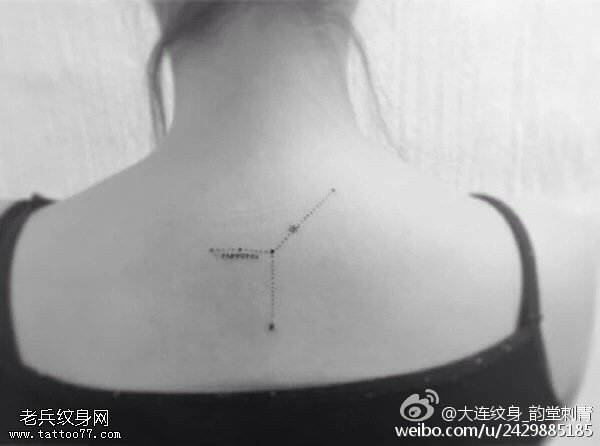 背部点刺线纹身图案