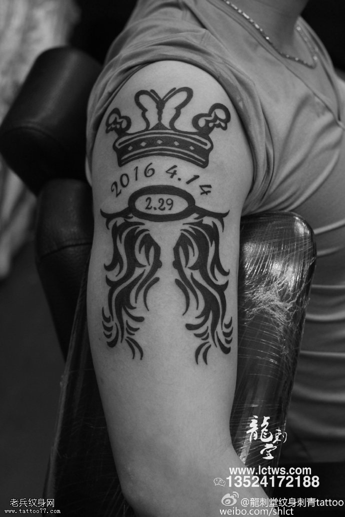 大臂经典点刺纪念纹身图案