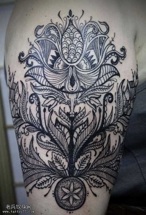 手臂好看经典的黑白纹身图案