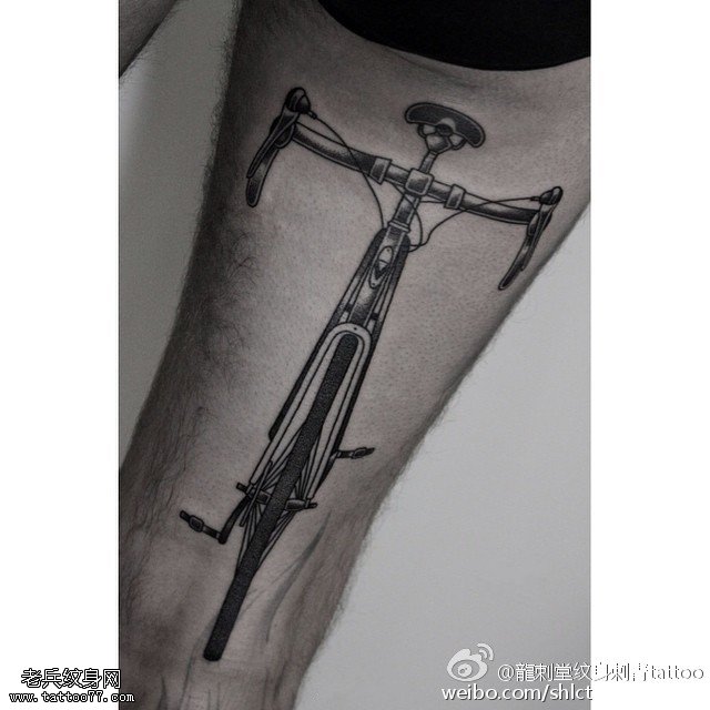 腿部的自行车纹身图案