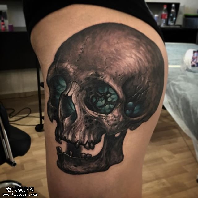 大腿的骷髅纹身图案