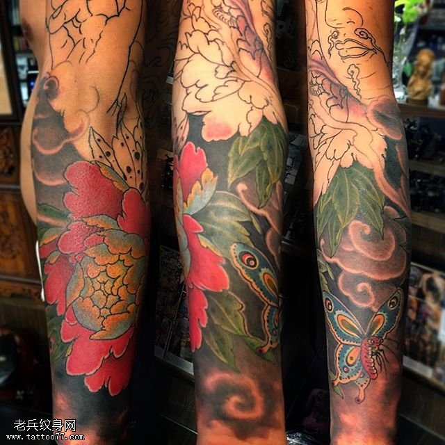 彩色大牡丹花臂纹身图案