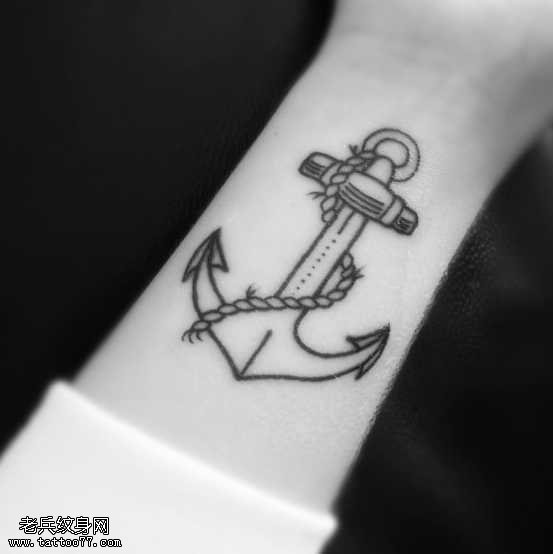 手臂船锚纹身图案
