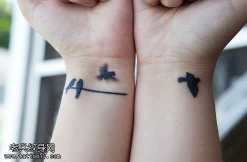 手臂小鸟意境纹身图案