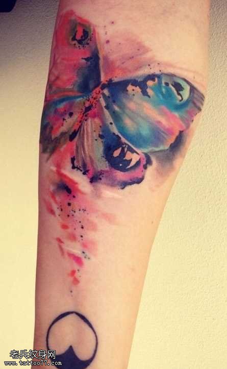 手臂漂亮水墨蝴蝶纹身图案