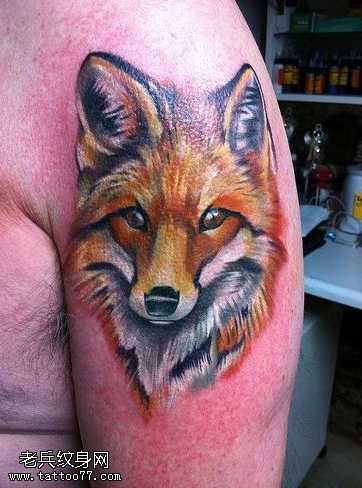 手臂狐狸头像纹身图案