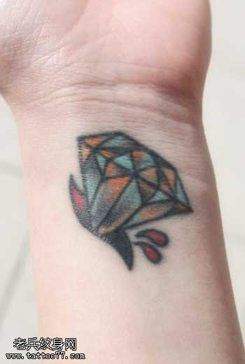 手臂钻石纹身图案