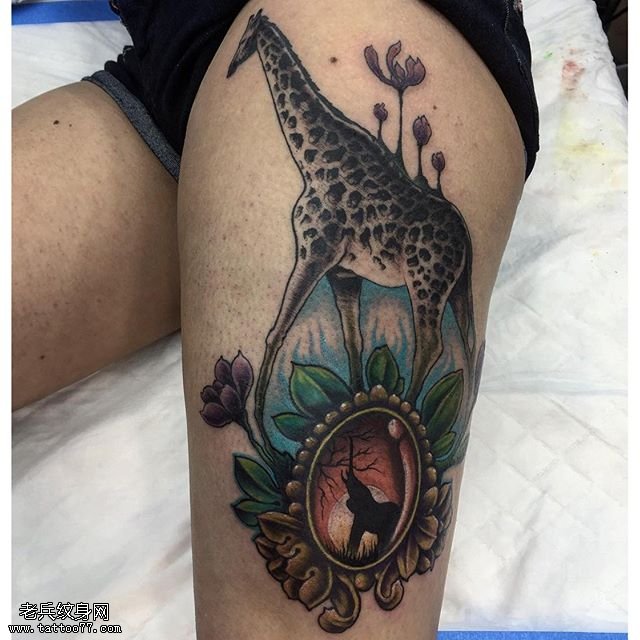 大腿的长颈鹿纹身图案