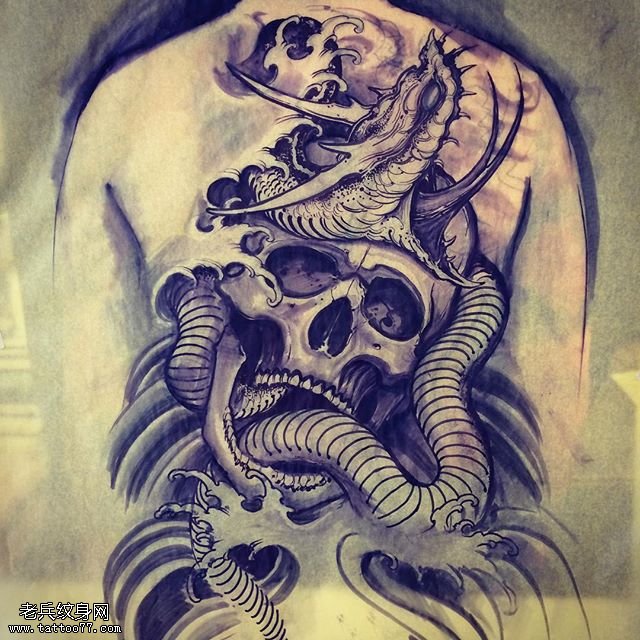 手稿水墨经典蛇骷髅纹身图案