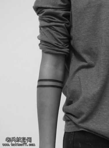 手臂线圈纹身图案