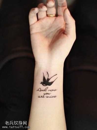 手臂燕子英文纹身图案