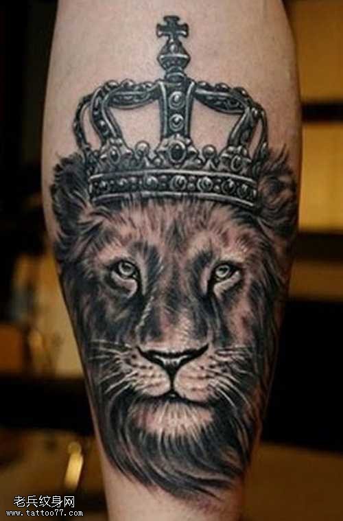 手臂狮王纹身图案