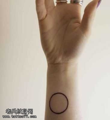 手臂圈圈图形纹身图案