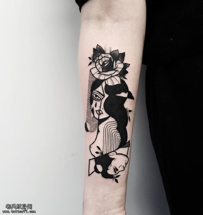 手臂黑灰抽象图纹身图案