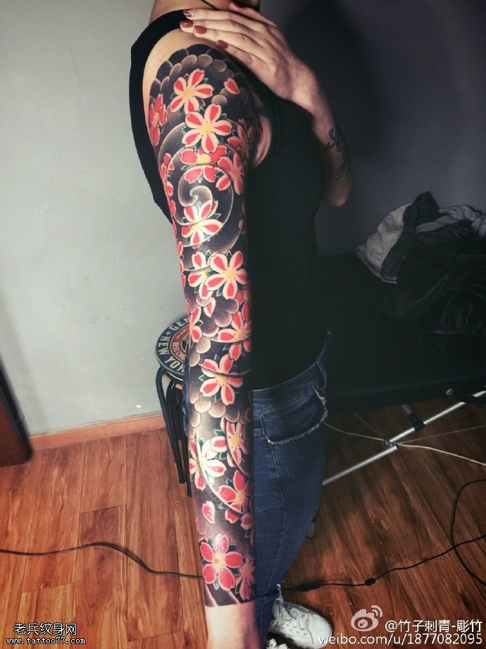 手臂经典图腾樱花纹身图案