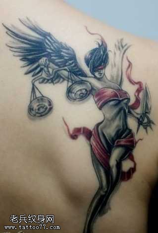 手臂天平的女天使纹身图案