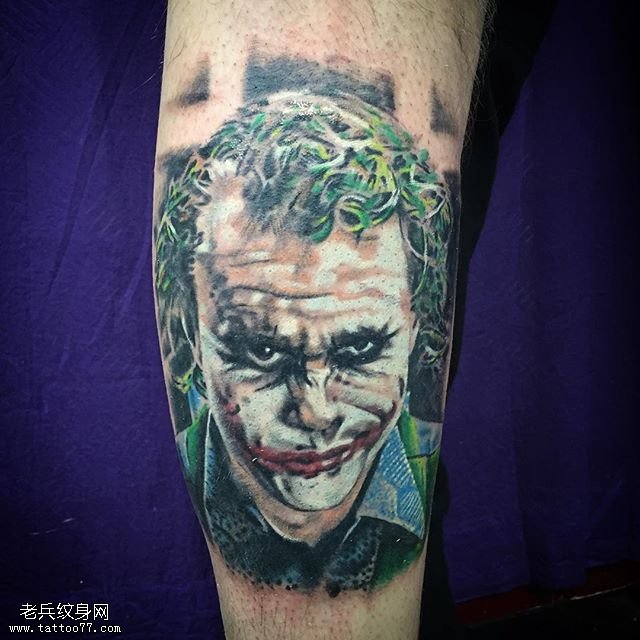 手臂彩绘吸血鬼纹身图案