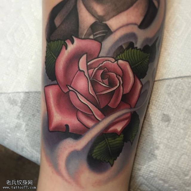 小臂荆棘的玫瑰花纹身图案