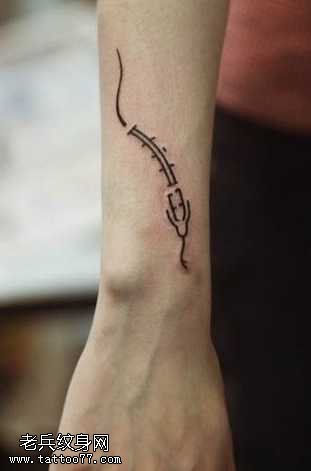 手臂抽象纹身图案