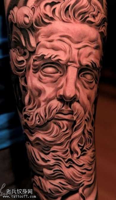 手臂荷马雕像图案