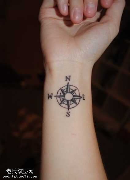 漂亮可爱的方向辨认针纹身图案