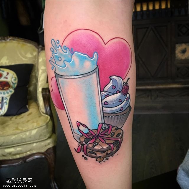 手臂的牛奶早餐纹身图案