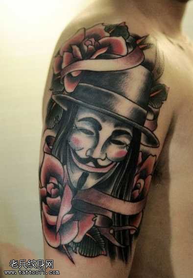 手臂V字纹身图案