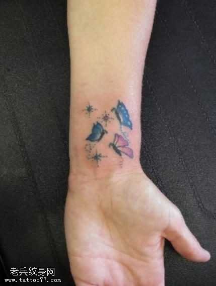 手腕漂亮的蝴蝶纹身图案
