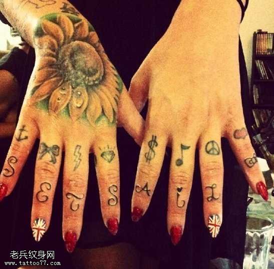 手部漂亮唯美的纹身图案