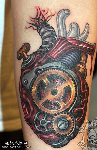 手臂机械心脏纹身图案