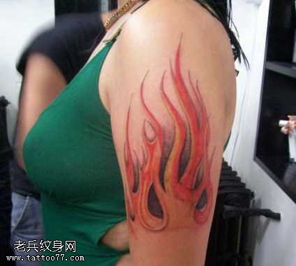 手臂火焰纹身图案