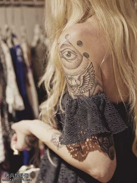 手臂性感美眉纹身图案