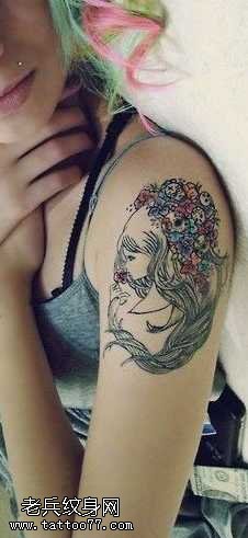 手臂漂亮的长发美女纹身图案