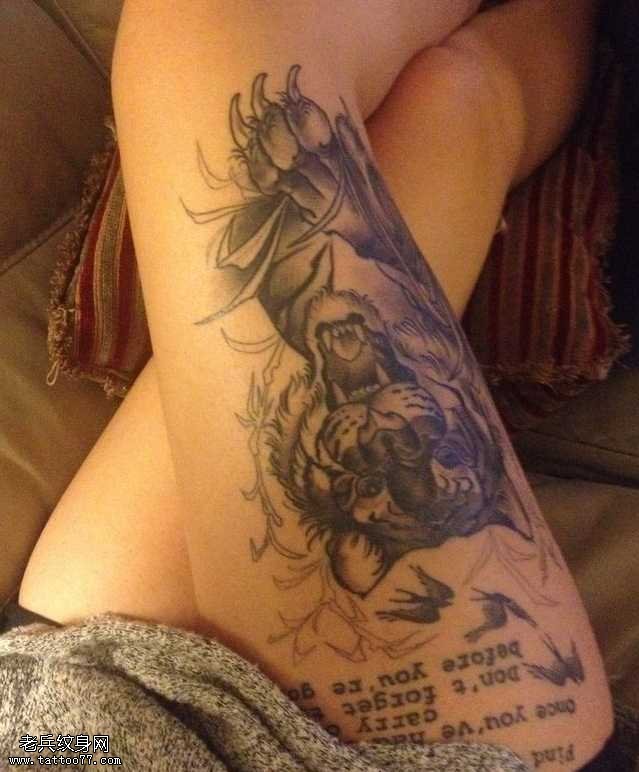 腿部时尚的下山虎纹身图案