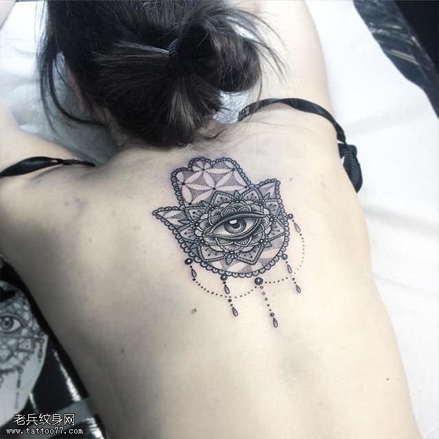 背部手掌梵花纹身图案