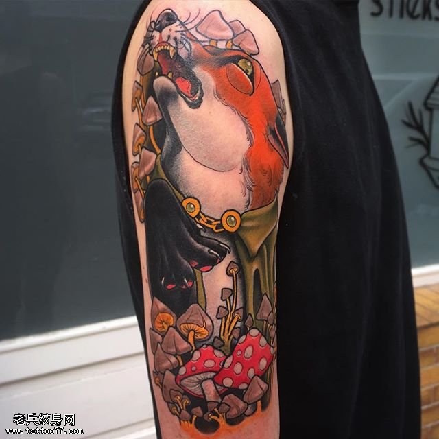 大臂彩绘森林狐狸纹身图案