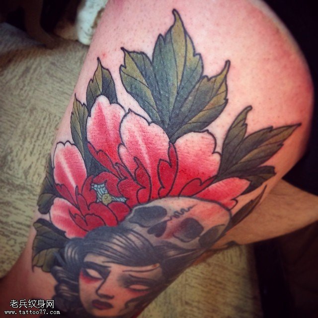 大腿彩绘牡丹女孩纹身图案