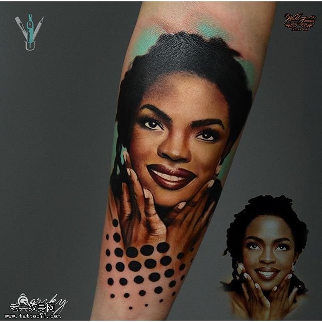 手臂欧美性感女孩纹身图案