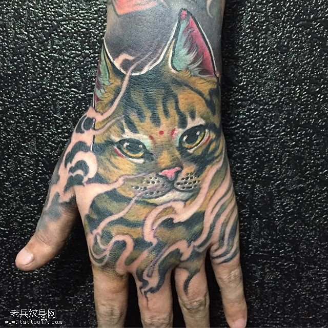 手背水彩猫猫纹身图案