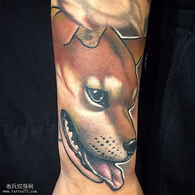 小臂水彩的狗狗纹身图案