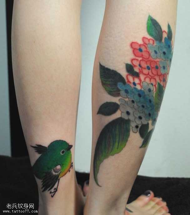腿部漂亮好看花朵小鸟纹身图案