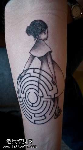 手臂小美女纹身图案