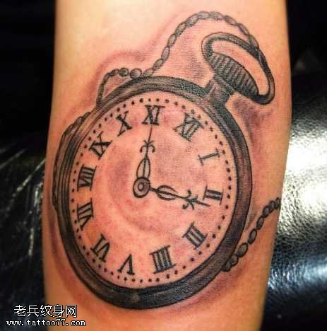 手臂漂亮的怀表纹身图案