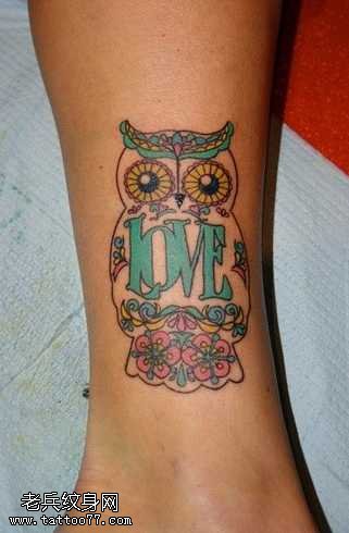 手臂漂亮好看的猫头鹰纹身图案