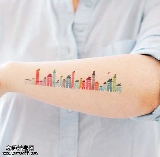 手臂风景纹身图案