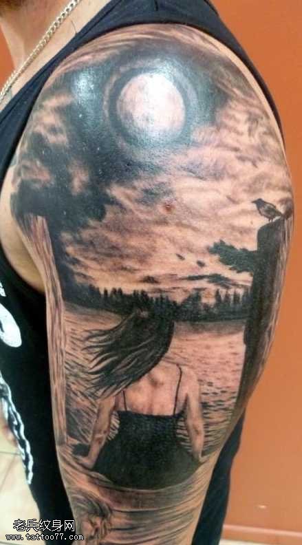 手臂美女看海纹身图案