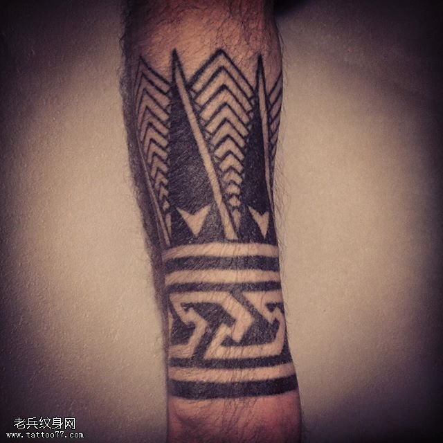 手腕的梵花纹身图案