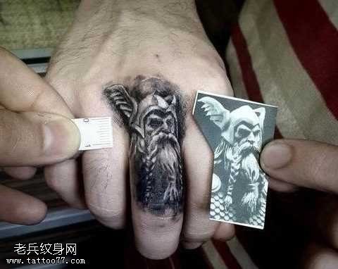 手指狂战士纹身图案