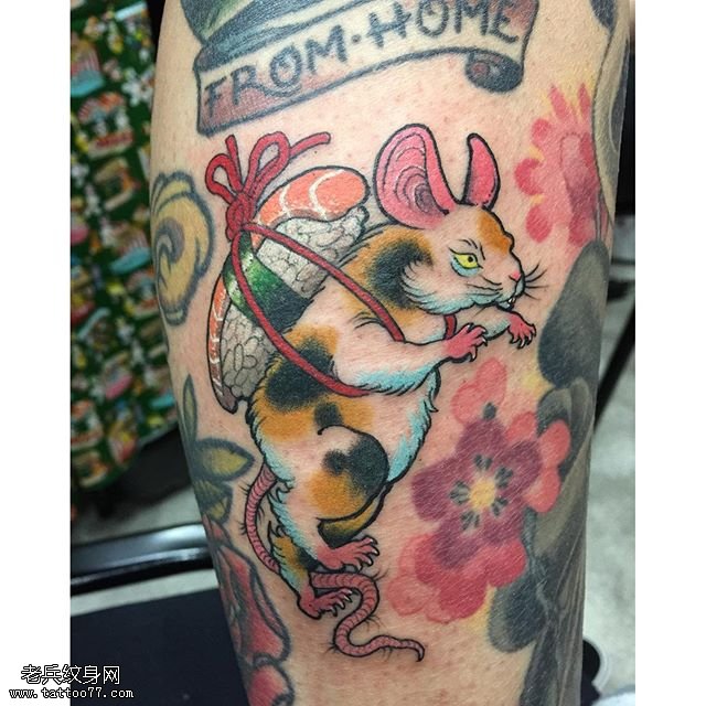 小腿彩绘的老鼠纹身图案