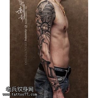 手臂的自由女神纹身图案